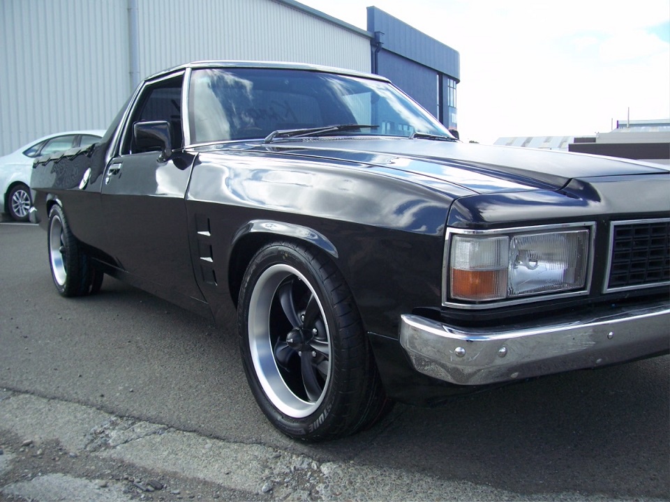 Holden HZ on Ridler R695