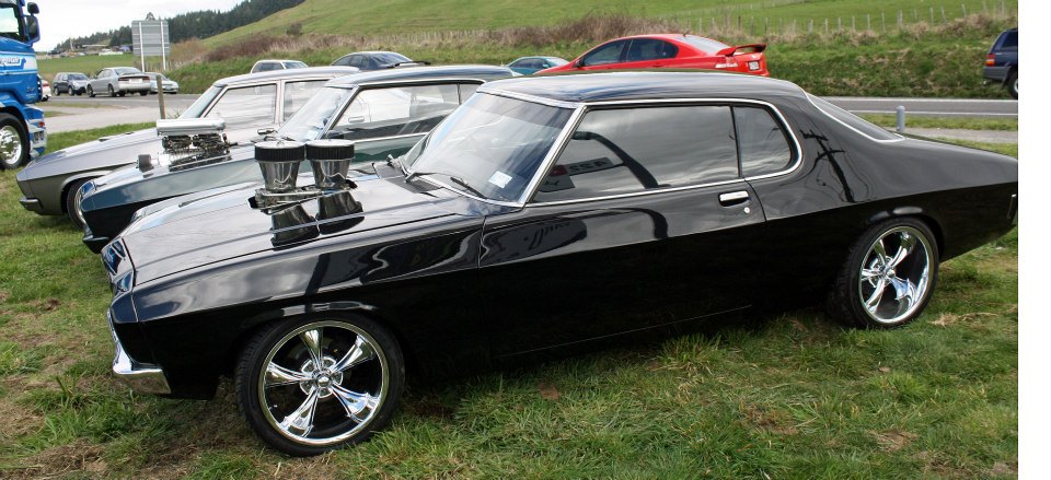 Holden Monaro on Ridler R695