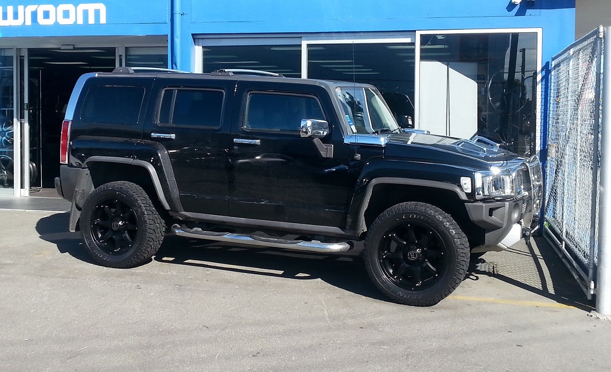 Hummer H3 on Black Rhino Glamis