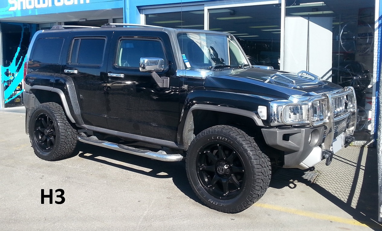 Hummer H3 on Black Rhino Glamis