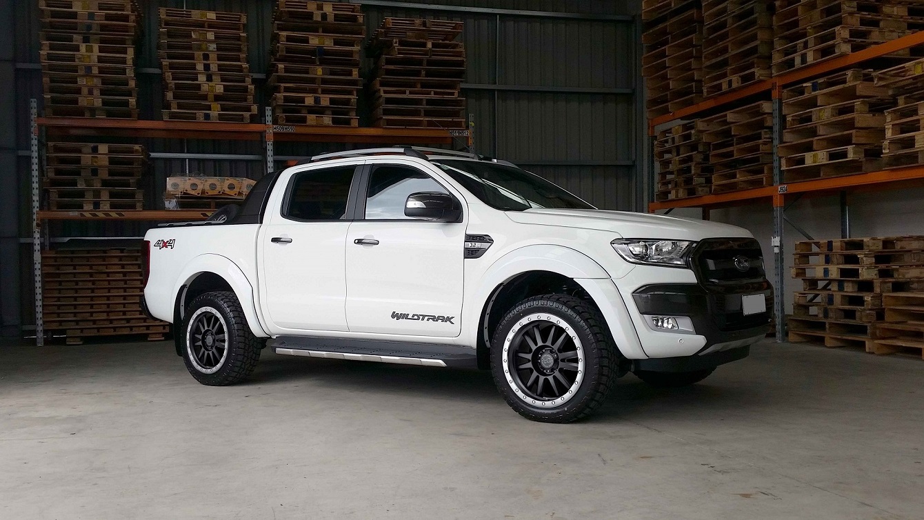 Ford Ranger BlackRhino Selkirk 265/50 Pioneer AT