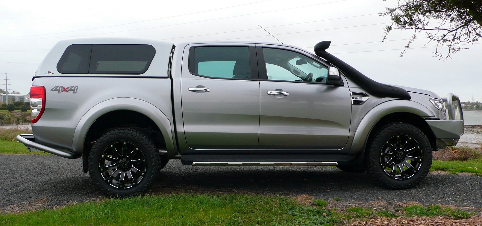 Ford Ranger Black Rhino Selkirk 265/50R20 AMP AT