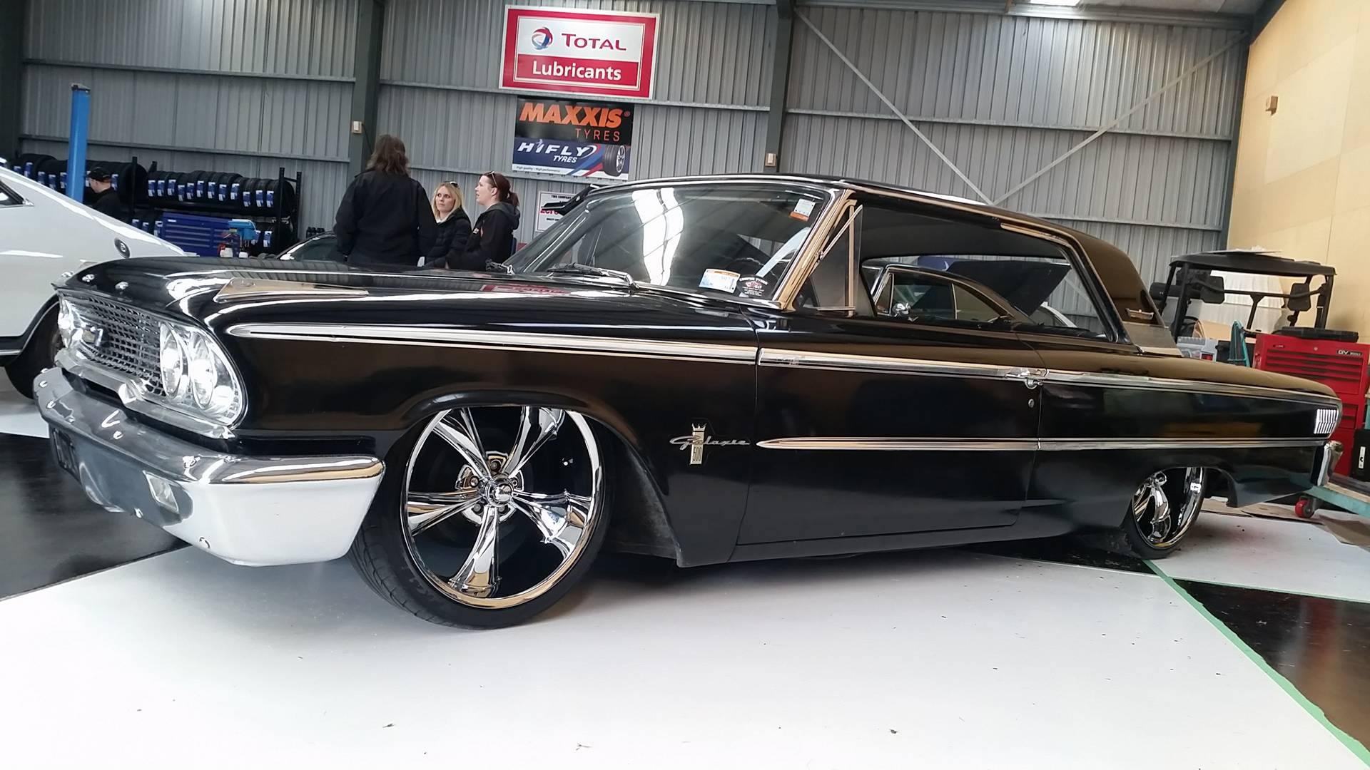 Ford Galaxie on Ridler R695