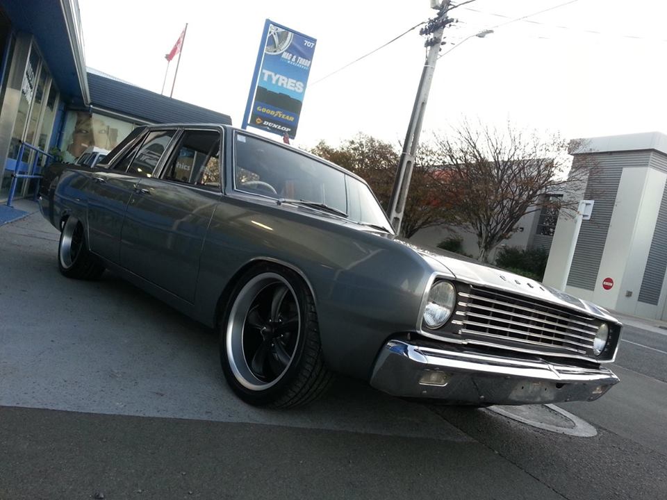 Valiant on Ridler R695