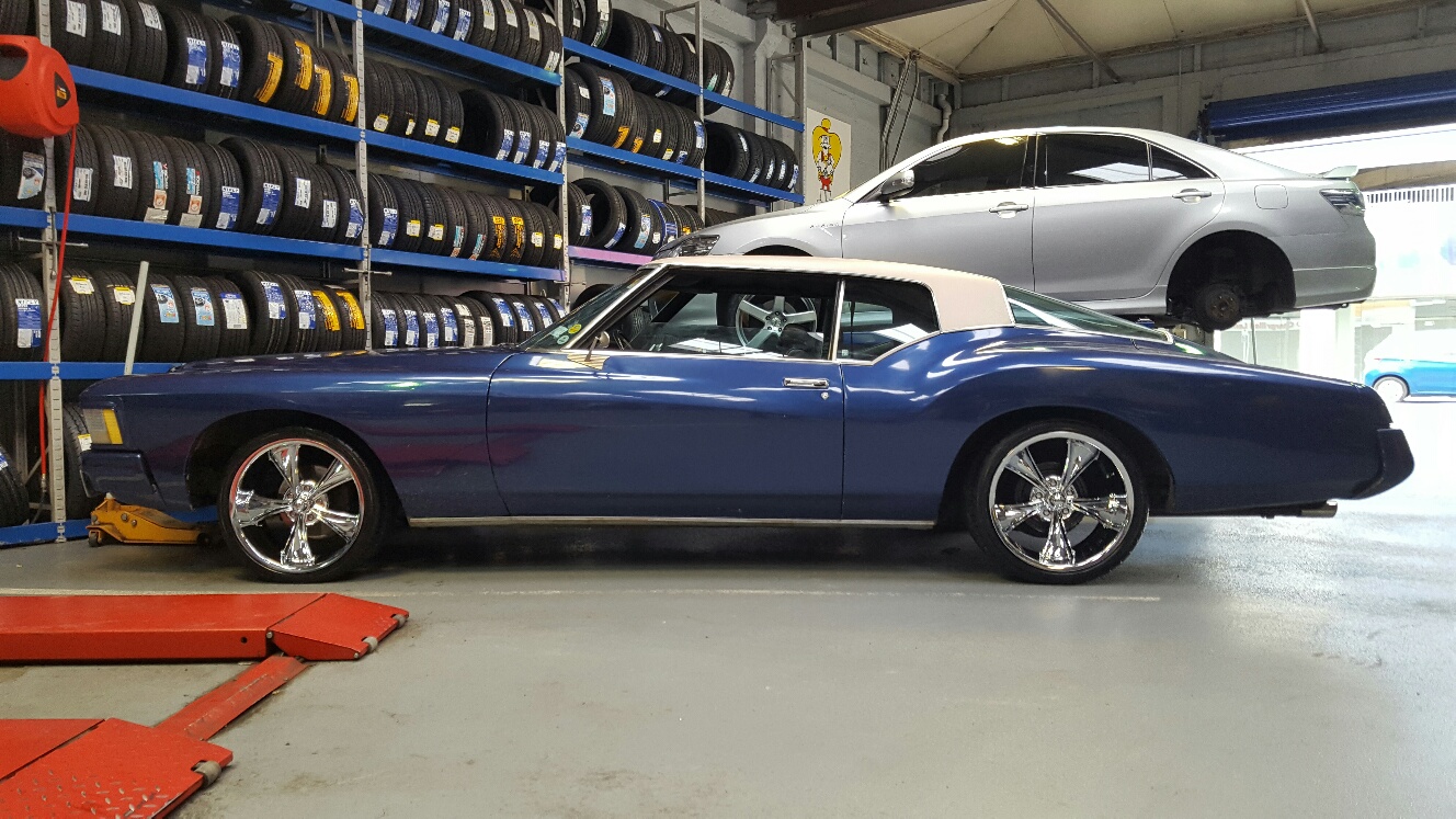 Buick Riviera on Ridler R695 255/35 & 275/35R20 D7
