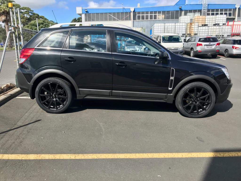 Holden Captiva on BGW Pursuit & Landsail LS588