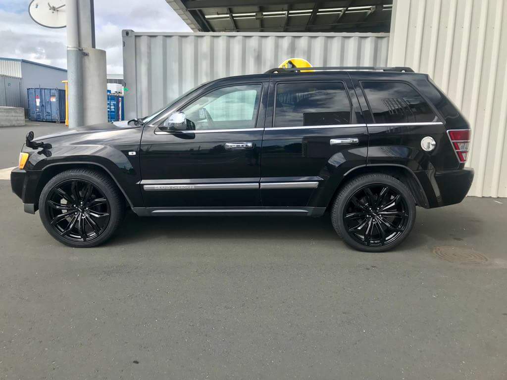 Jeep Grand Cherokee BGW Black Widow & Delinte D8