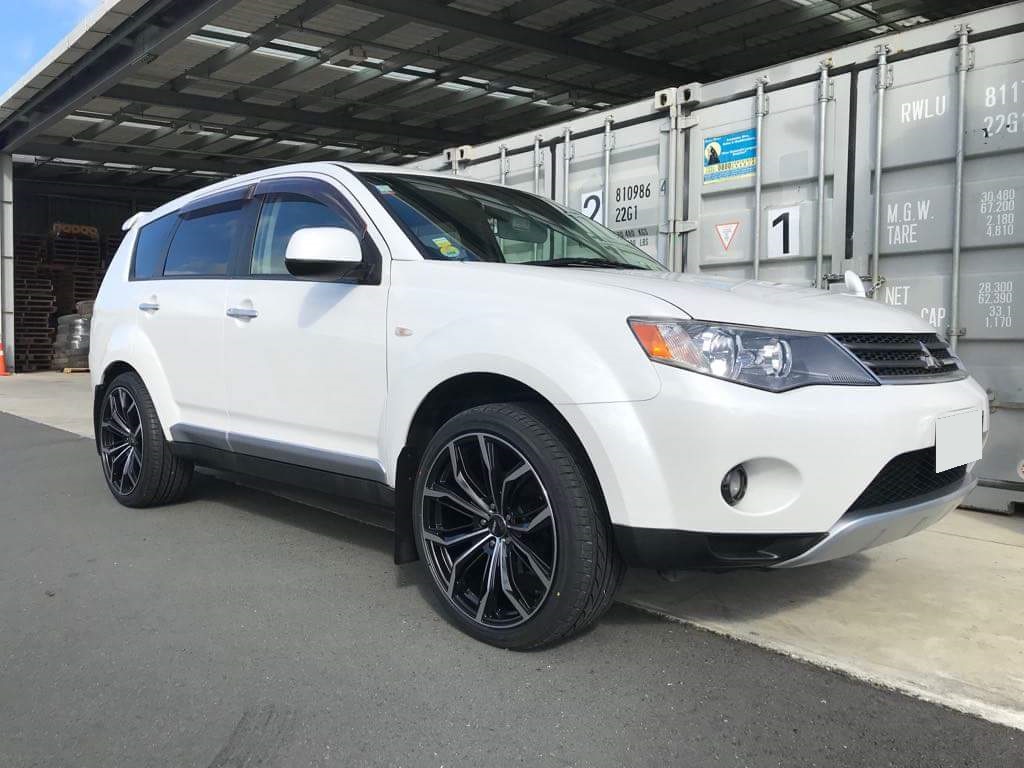 Mitsubishi Outlander BGW Black Widow
