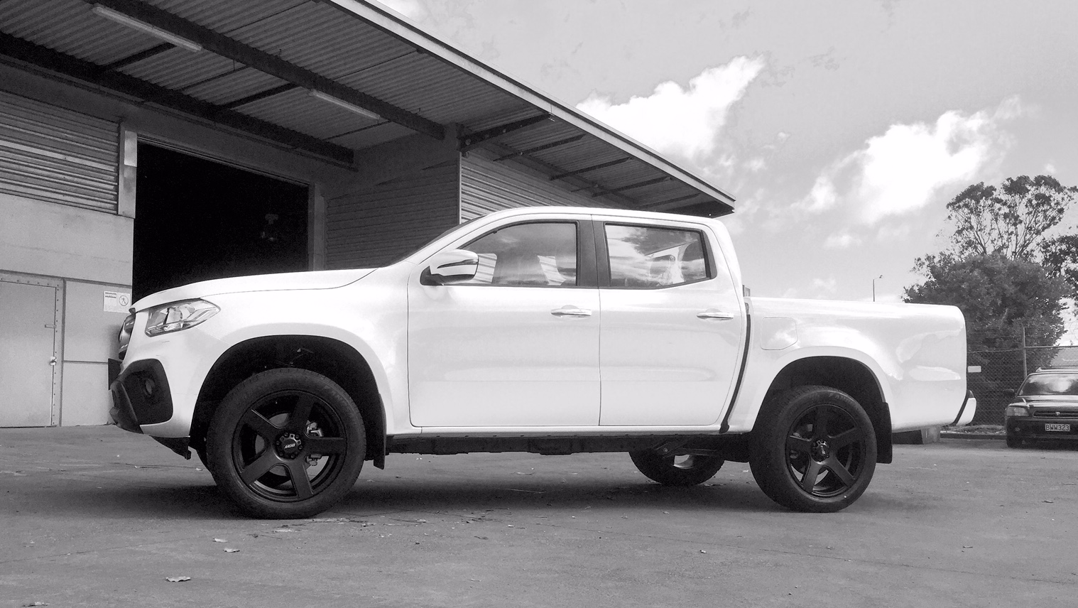Mercedes X Class on BGW Stroke 265/50R20 LS588