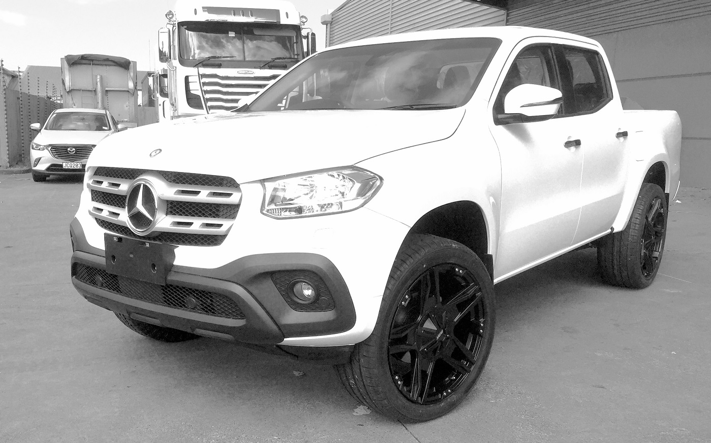 Mercedes X Class on 22" BGW Tuff 305/40R22 LS588