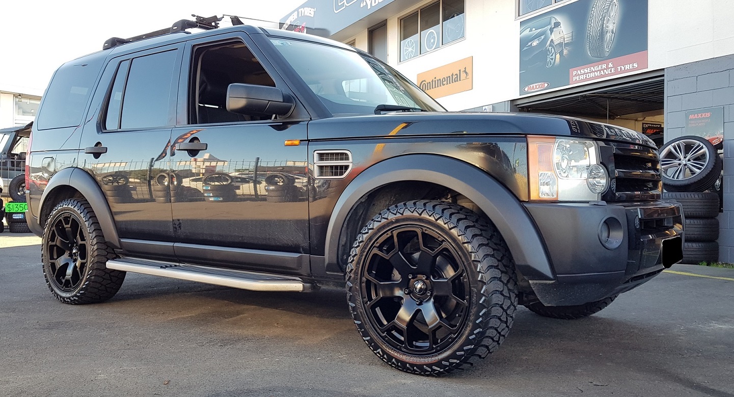 LandRover Discovery on BGW Tyson & AMP A/T