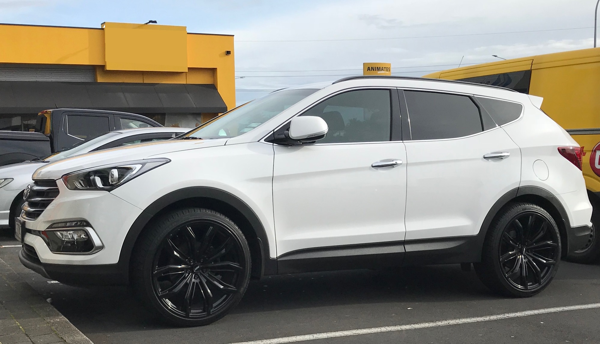 Hyundai Santa Fe on BGW Black Widow