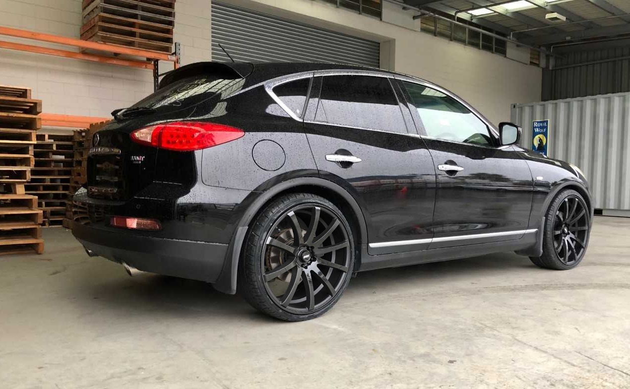 Nissan Skyline Crossover on BGW Pursuit
