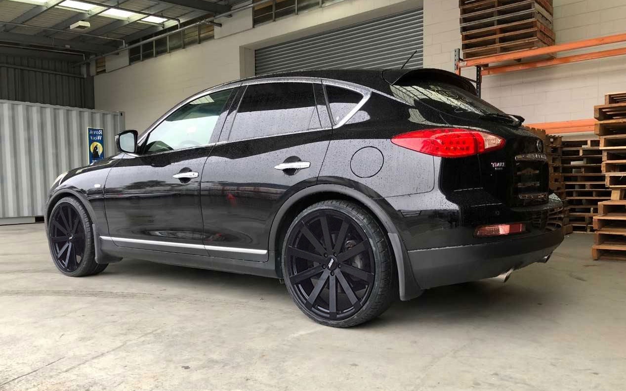 Nissan Skyline Crossover on BGW VM12