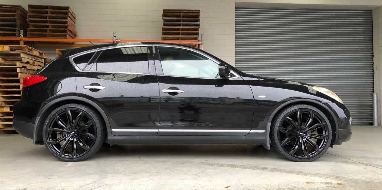 Nissan Skyline Crossover on BGW Black Widow