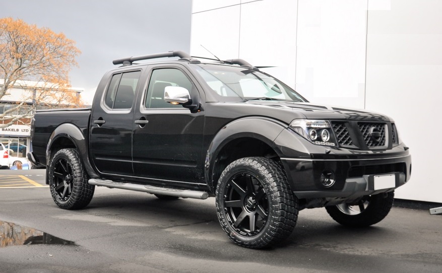 Nissan Navara D40 on BGW Vader