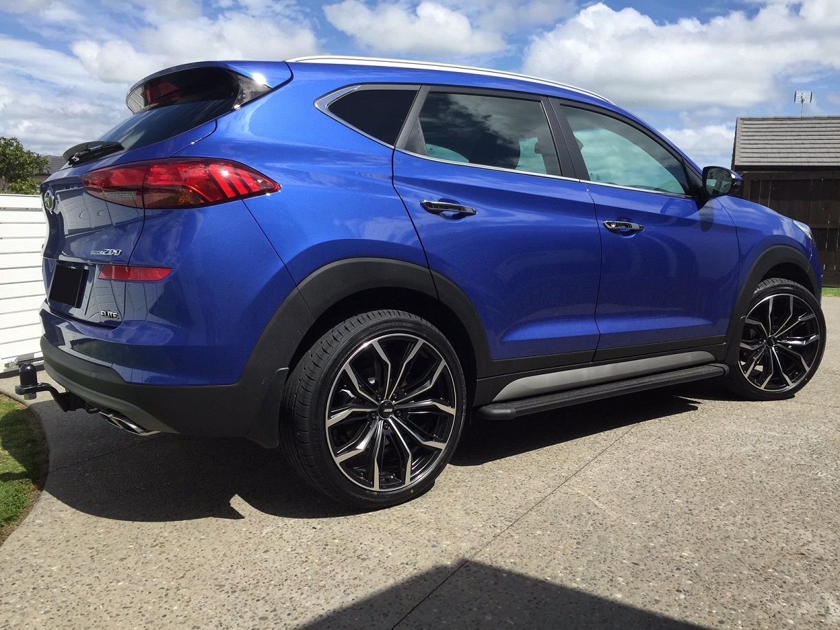 Hyundai Santa FE on BGW Black Widow
