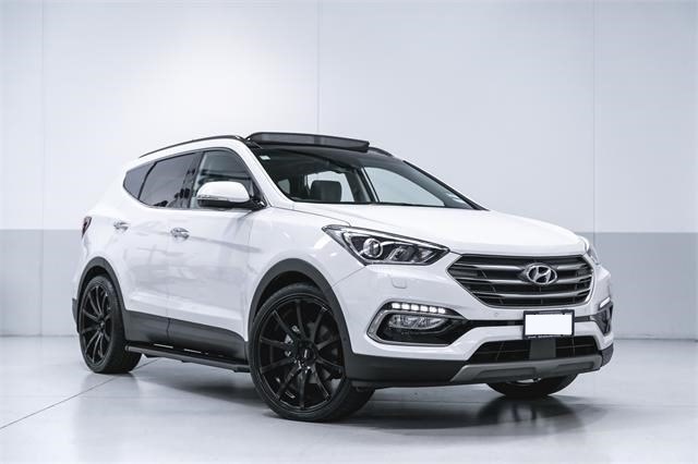 Hyundai Santa Fe on BGW Pursuit