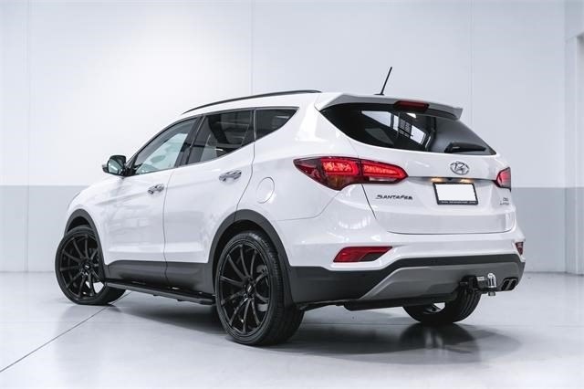 Hyundai Santa Fe on BGW Pursuit