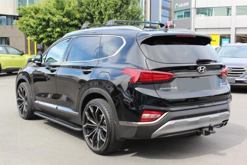Hyundai Santa Fe on BGW Black Widow