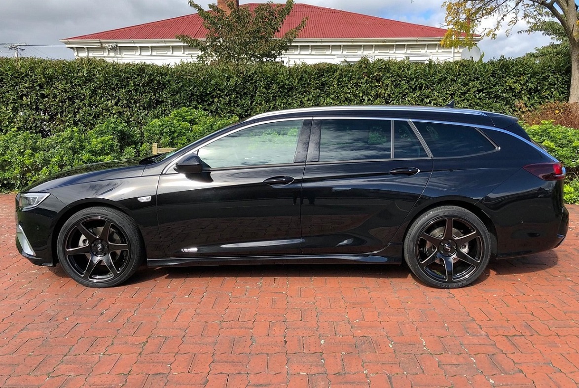 Holden Commodore ZB RS-V on BGW Cartel