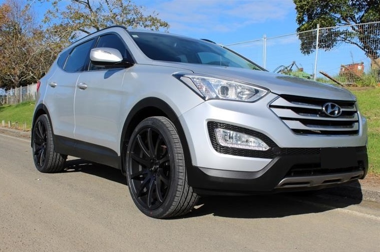 Hyundai Santa Fe on BGW Pursuit