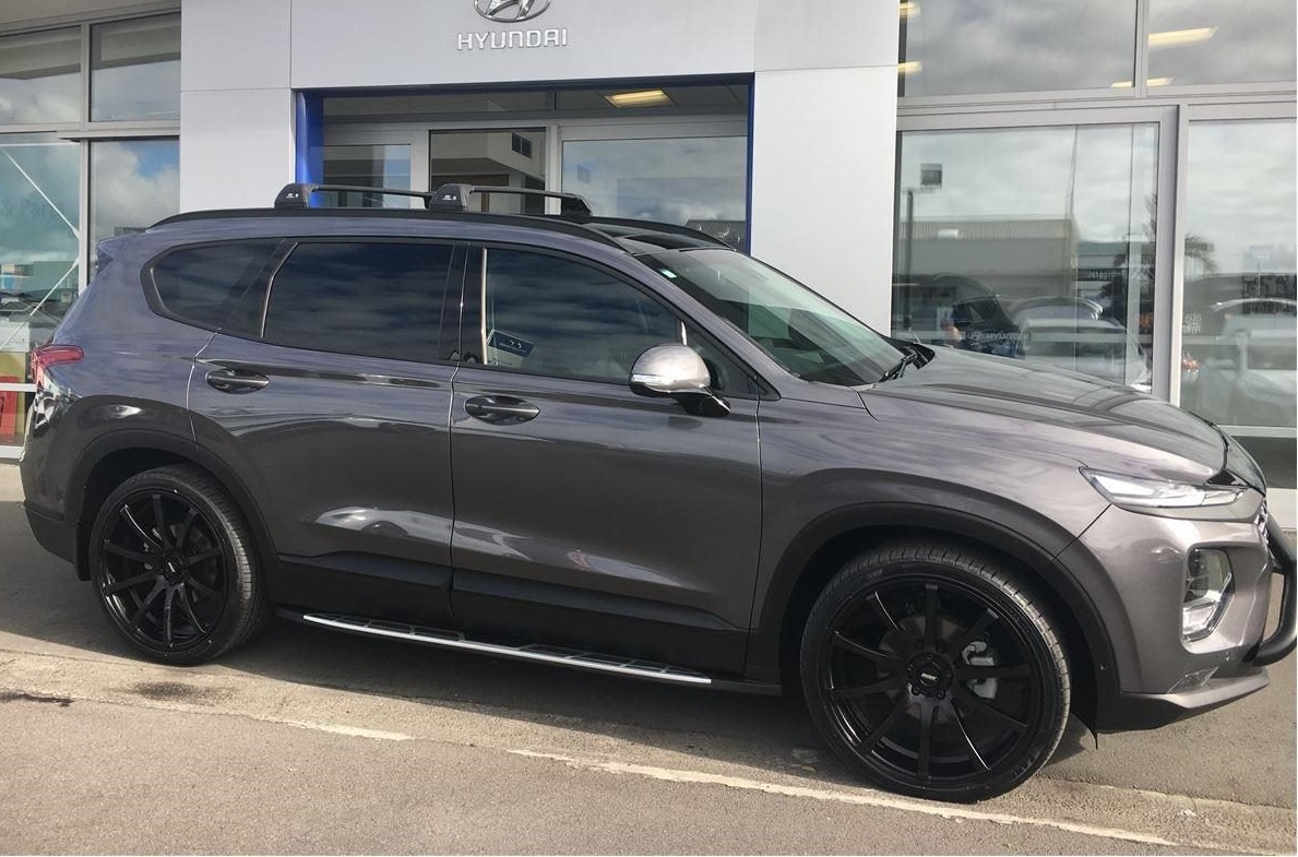 Hyundai Santa Fe on BGW Pursuit