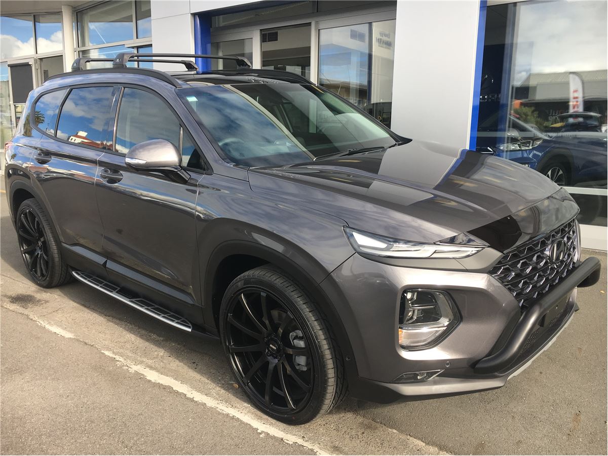 Hyundai Santa Fe on BGW Pursuit