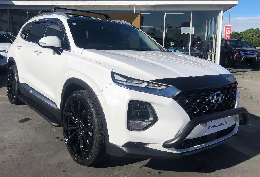Hyundai Santa Fe on BGW Black Widow