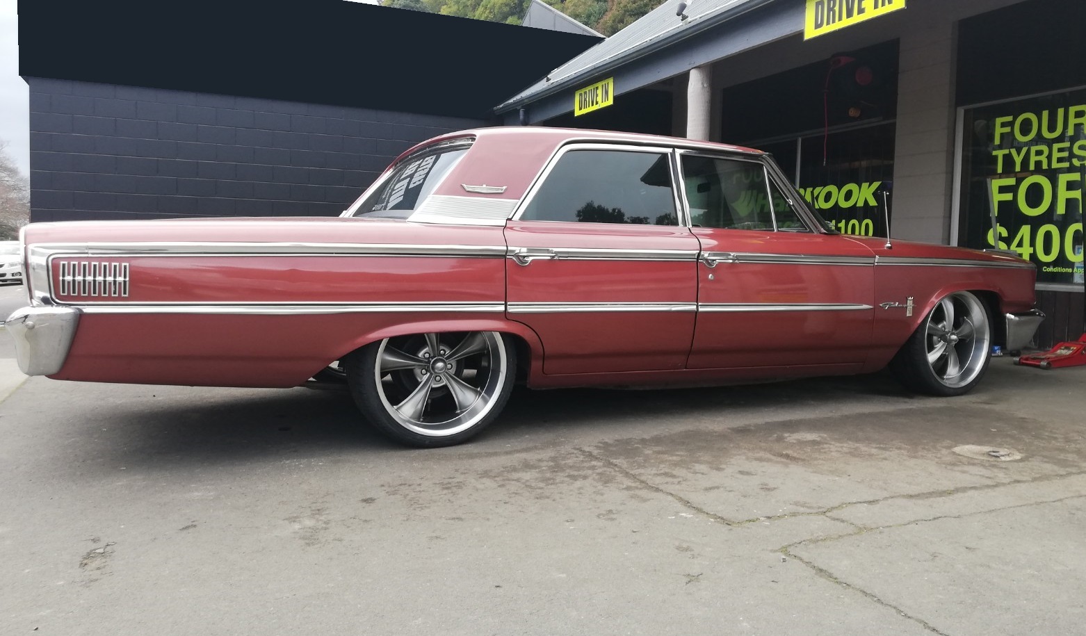 Ford Galaxie on Ridler R695