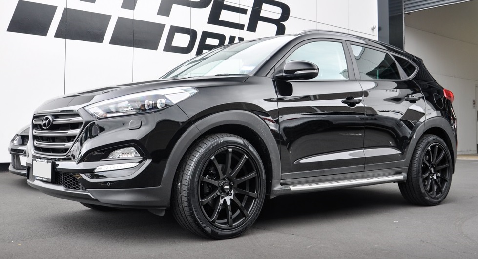 Hyundai Tucson on BGW Pursuit