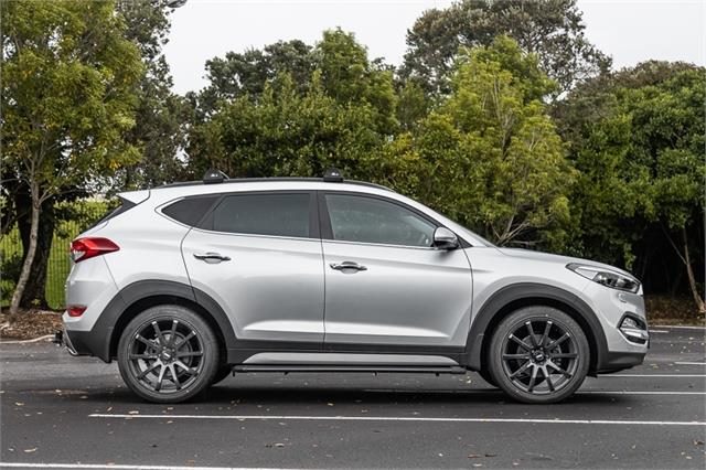 Hyundai Tucson on BGW Pursuit