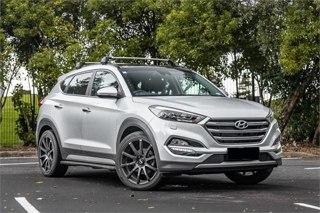 Hyundai Tucson on BGW Pursuit