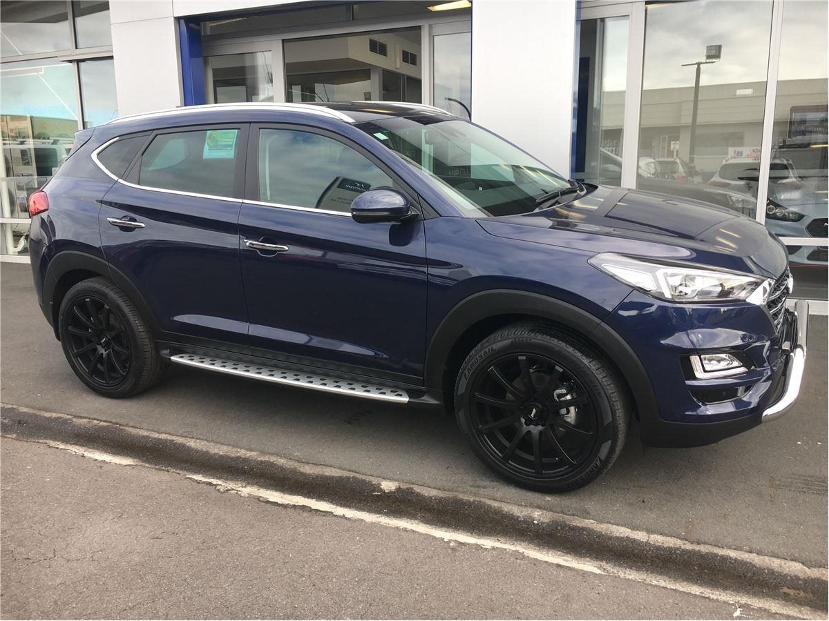 Hyundai Tucson on BGW Pursuit