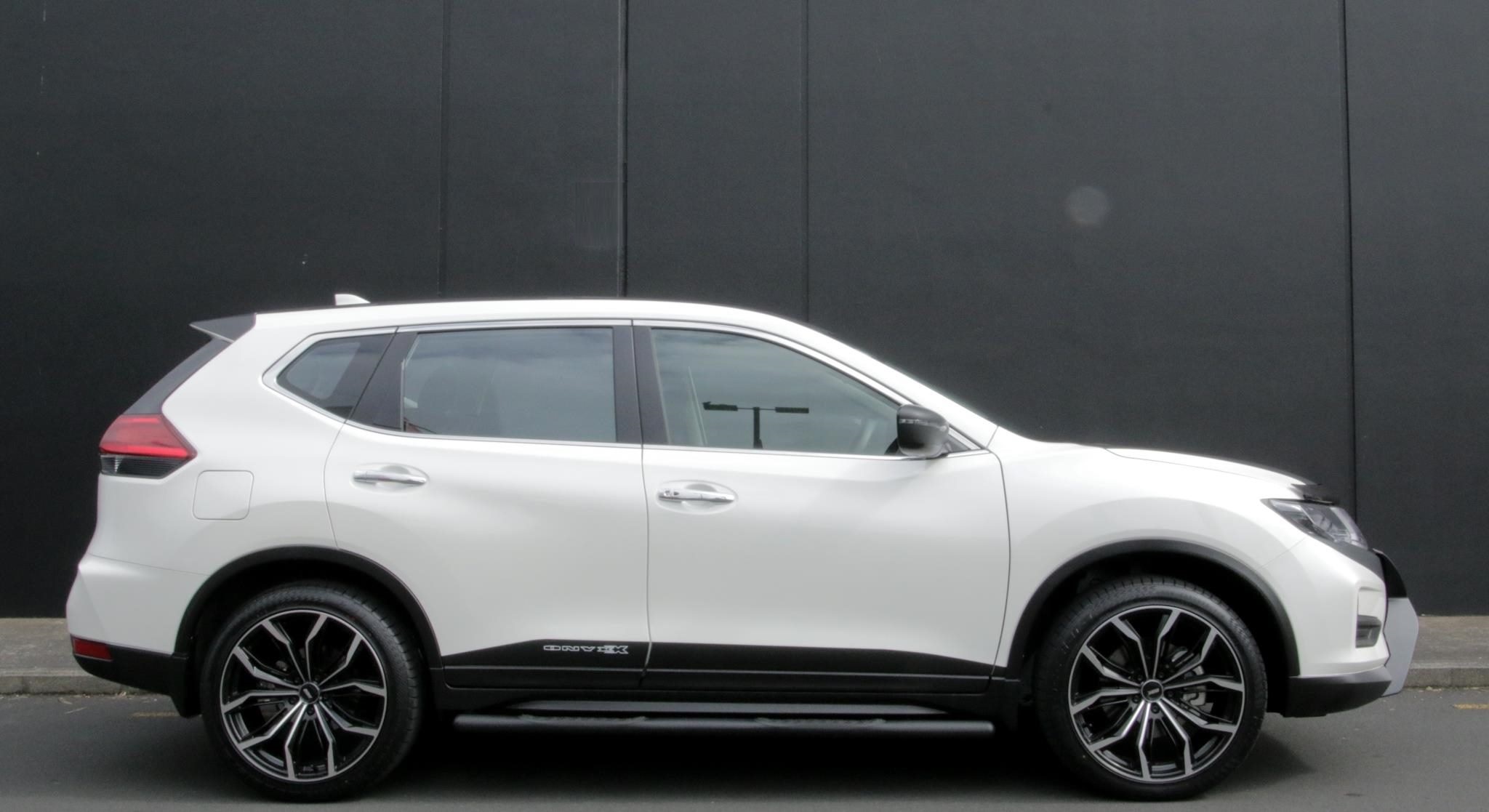 Nissan X-Trail on BGW Black Widow