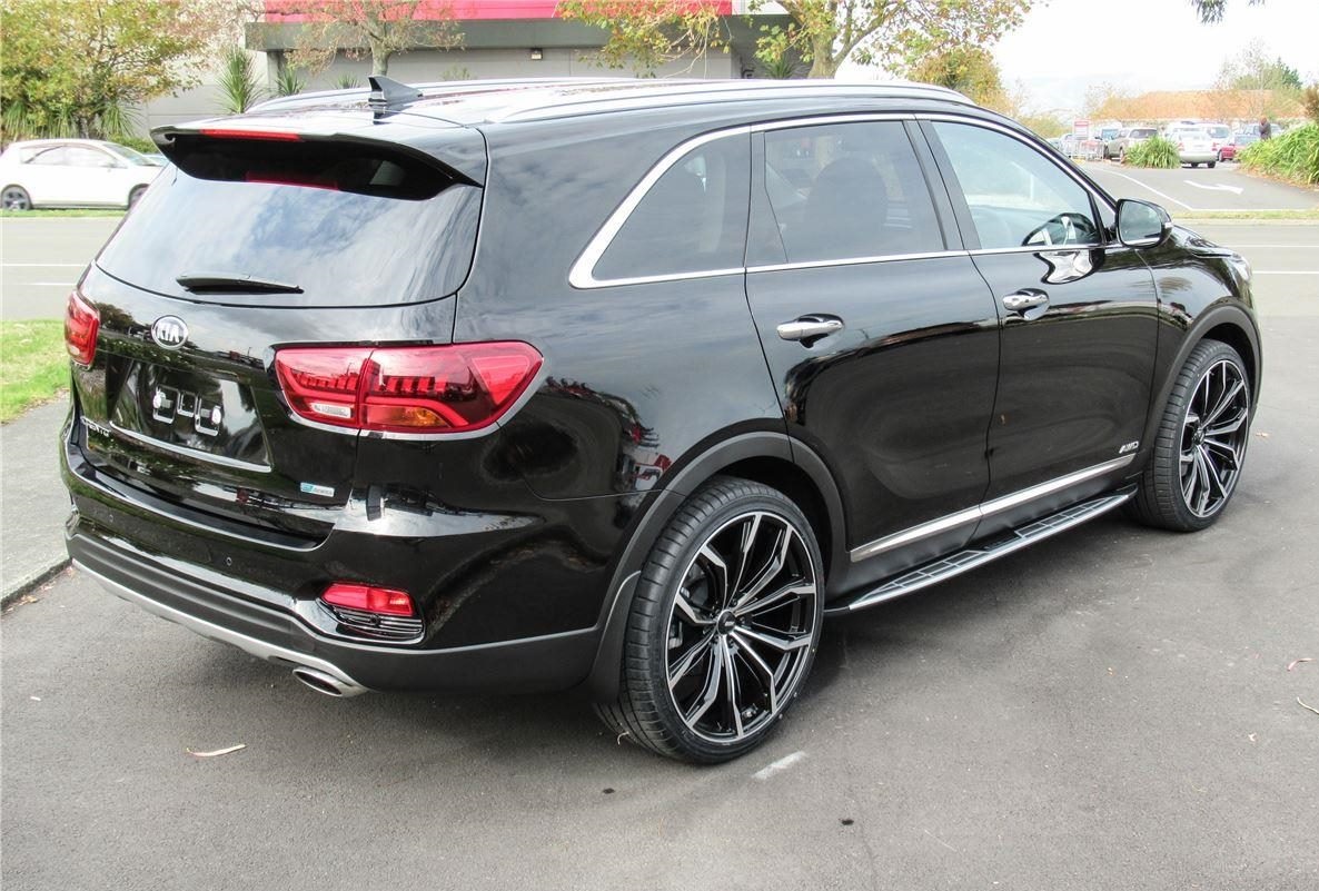 Kia Sorento on BGW Black Widow