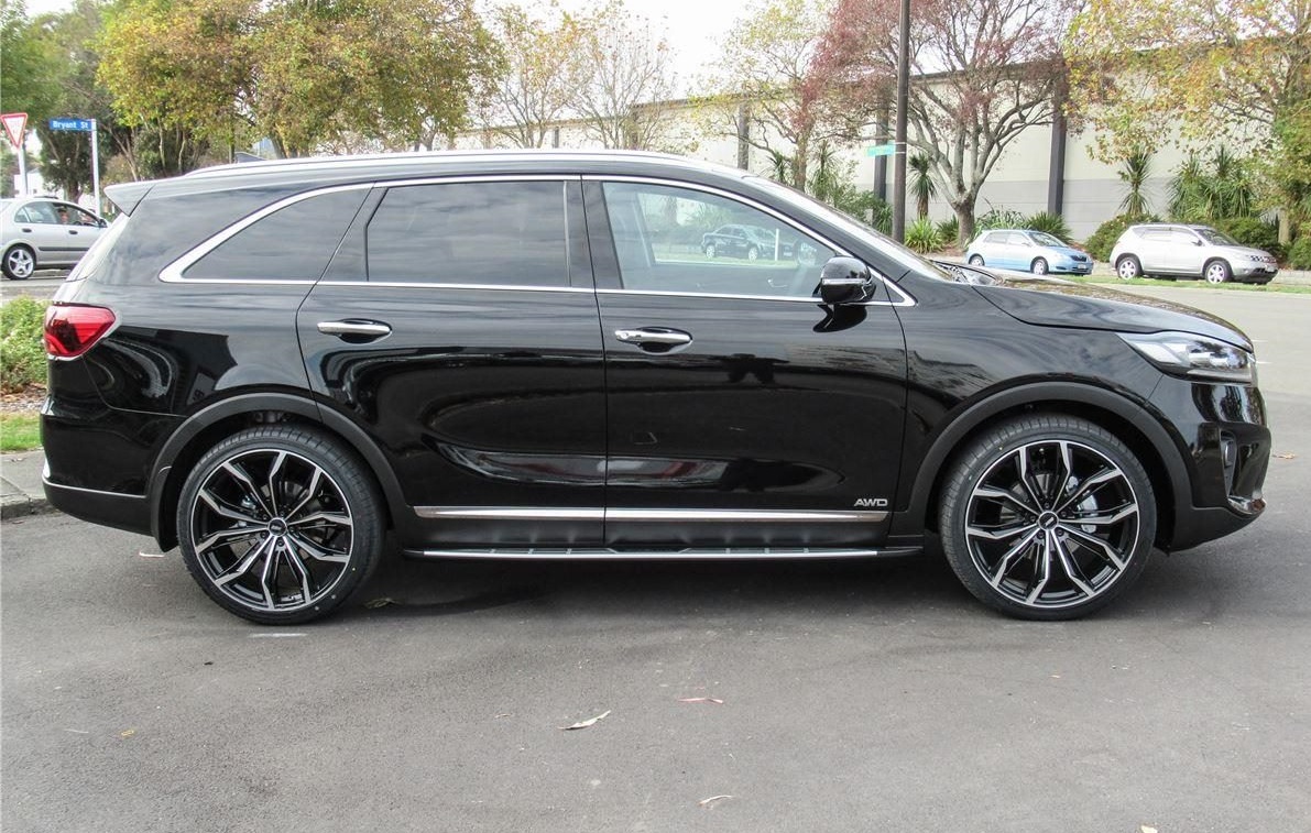 Kia Sorento on BGW Black Widow