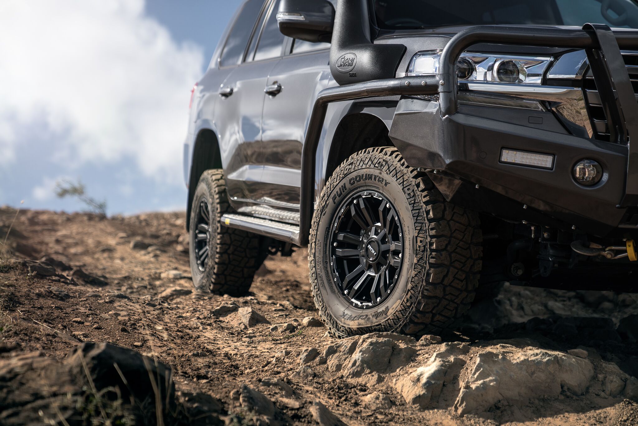 Toyota Land Cruiser 200 Series on ROH Vapour