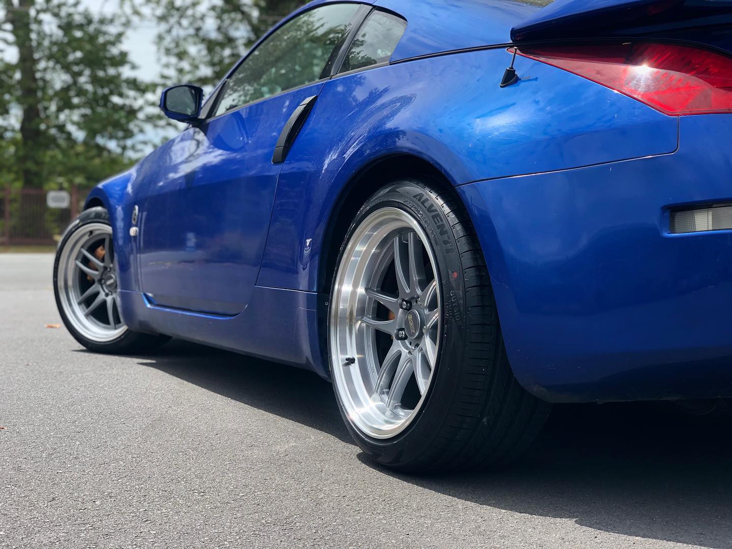 Nissan 350z on BGW DC Emotion 5