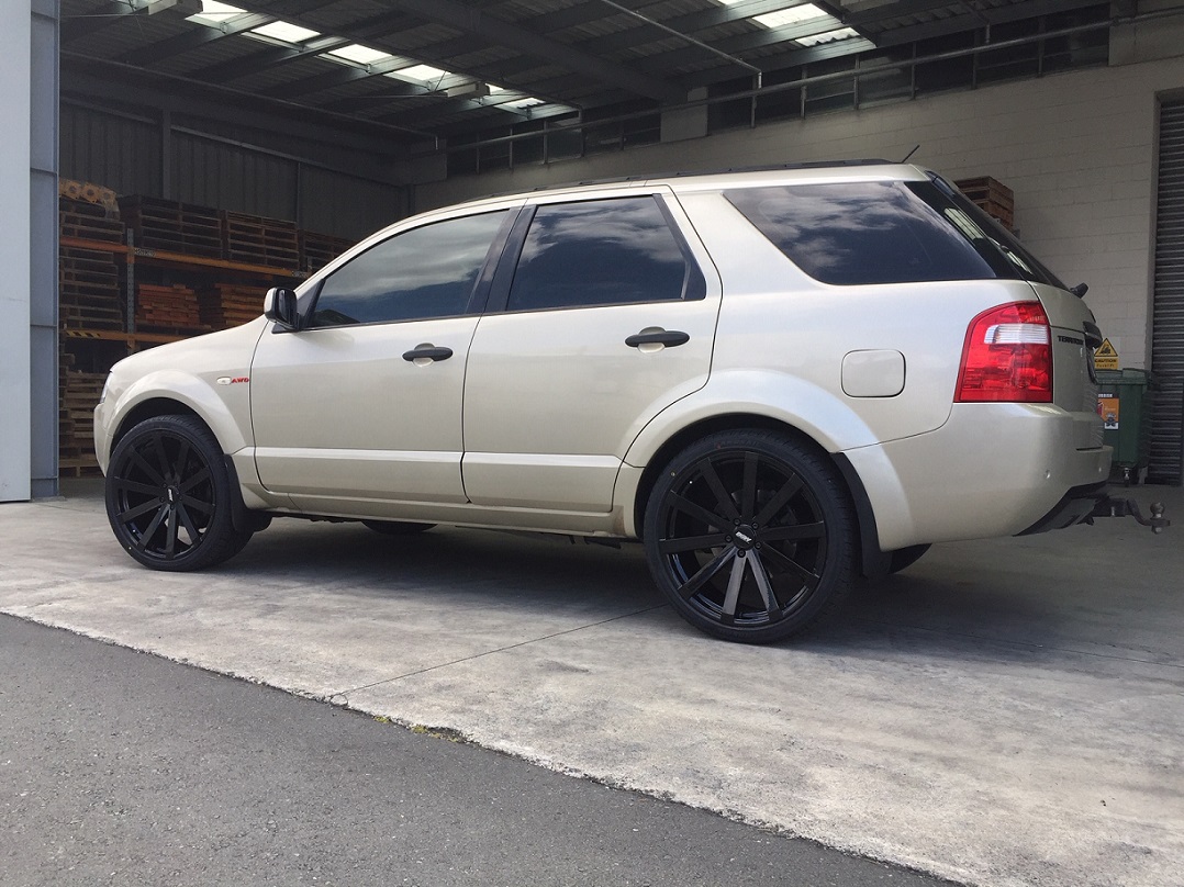 Ford Territory on BGW VM12 gloss black 22s
