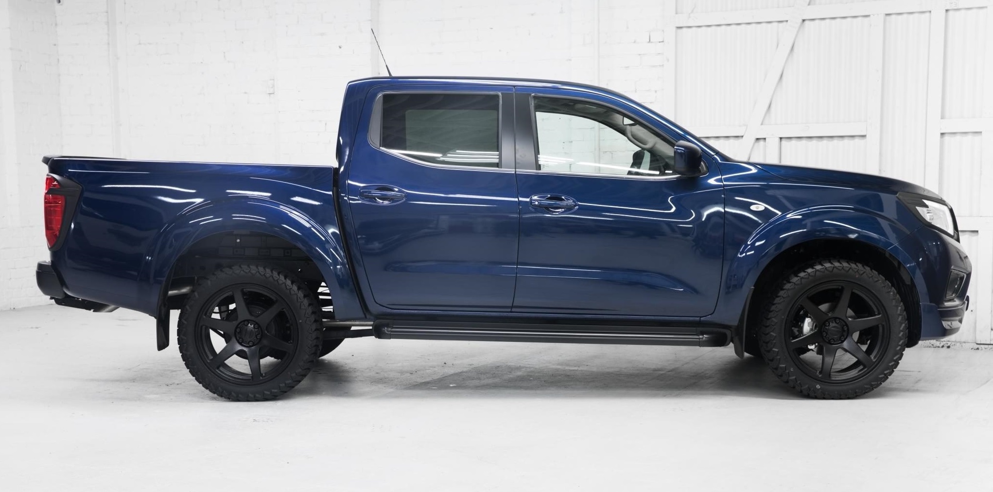 Nissan Navara on BGW Cartel w AMP AT-A