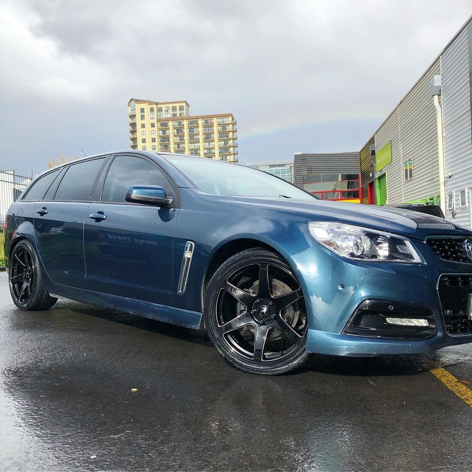 Holden Commodore VF on BGW Cartel