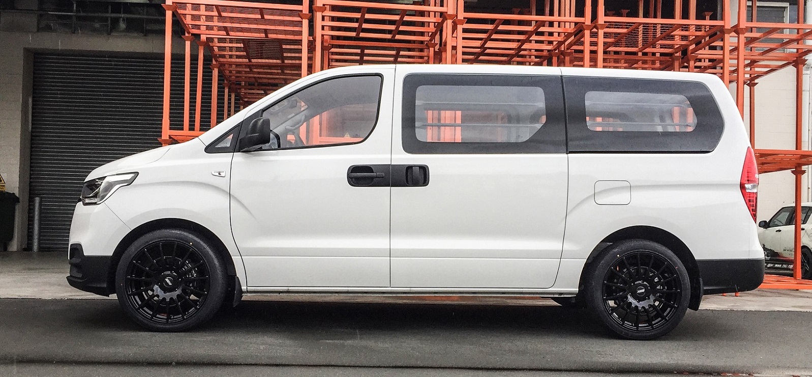 Hyundai I-load on BGW Transporter