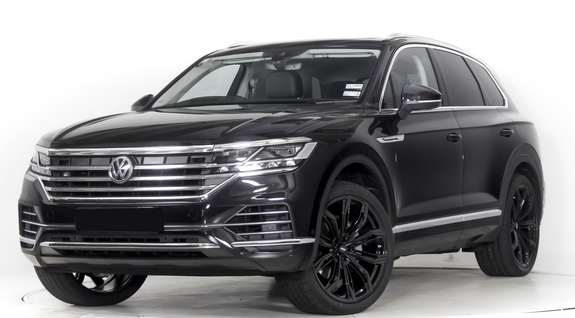 VW Touareg on BGW Black Widow