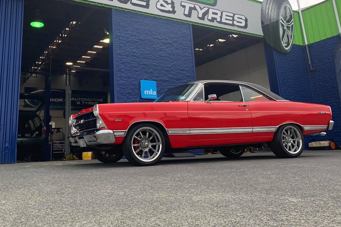 Ford Fairlane on Ridler R650