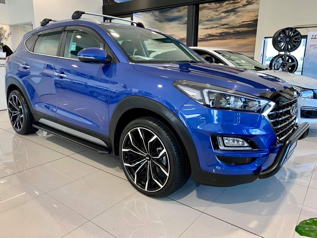 Hyundai Tucson on BGW Black Widow