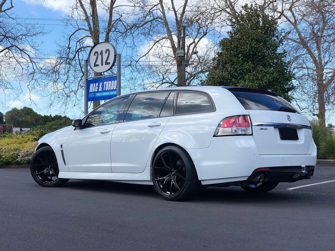 Holden Commodore VF on BGW Compton