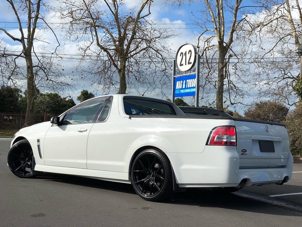 Holden Commodore VF on BGW Compton