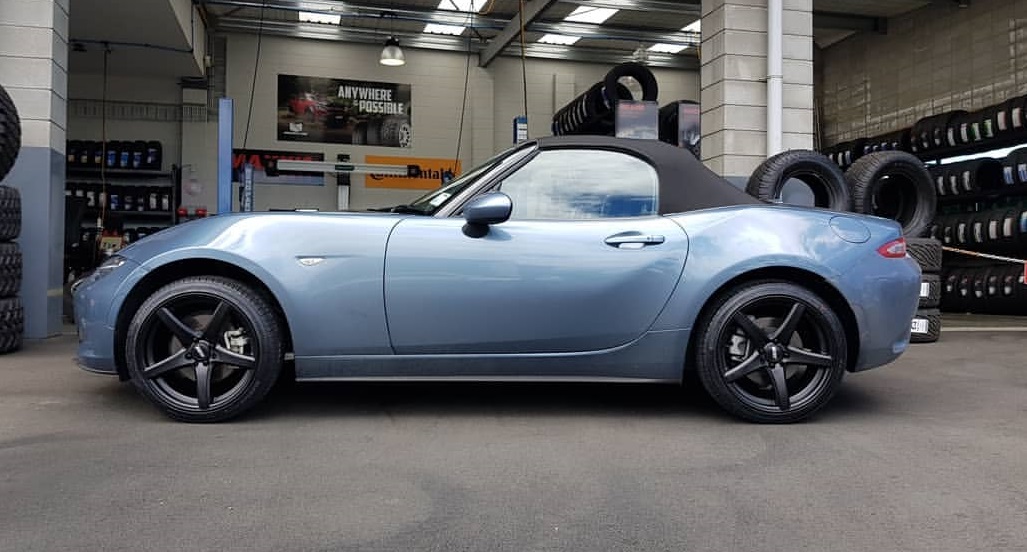 Mazda MX-5 on BGW Apex