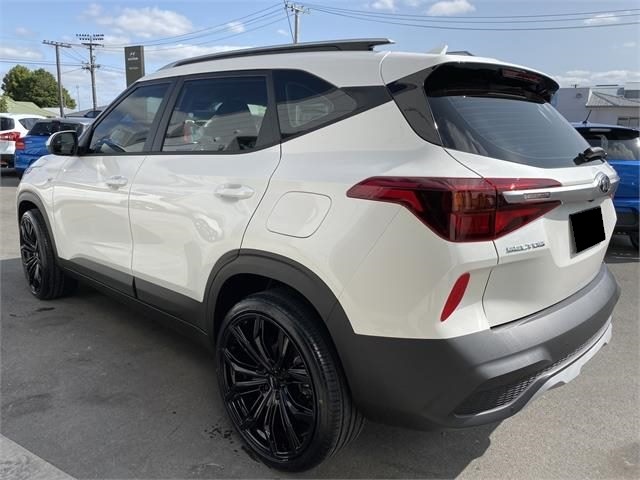 Kia Seltos on BGW Black Widow